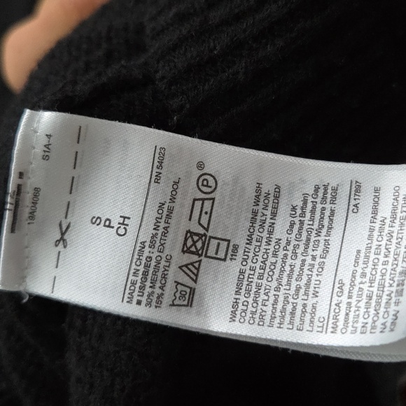 Solid Black Knit GAP Sweater - S - Picture 5 of 5